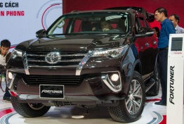 Khốc liệt thị trường ô tô trong nước: Bất ngờ với Toyota Fortuner